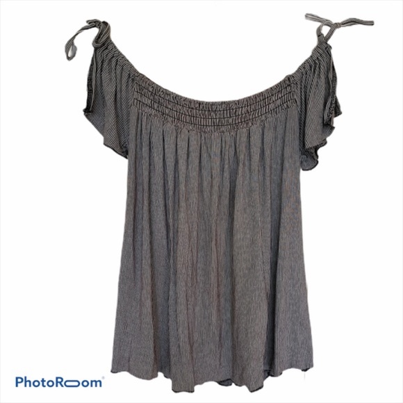 American Eagle Outfitters Tops - AE Soft & Sexy On or Off Shoulder Tie Short Sleeve